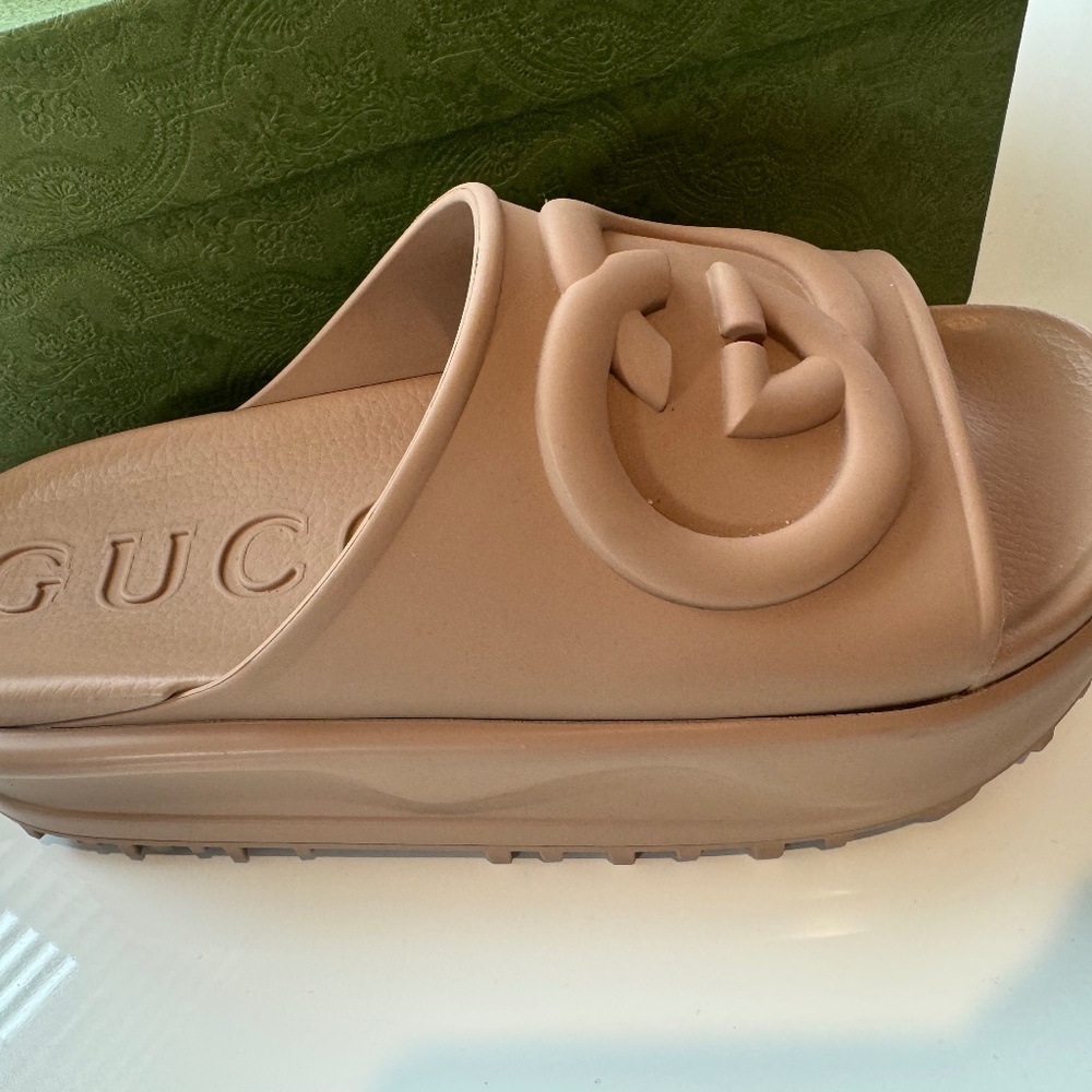 WOMEN'S INTERLOCKING G SLIDE SANDAL